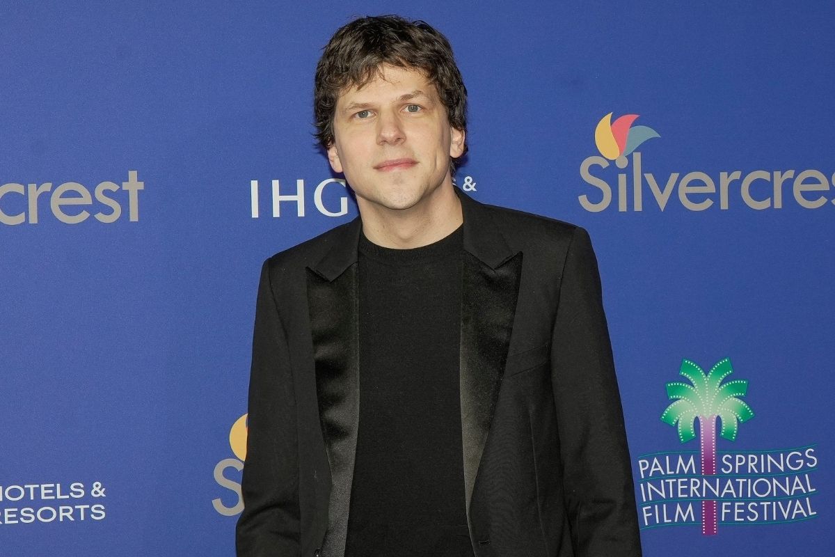 Jesse Eisenberg is photographed on the red carpet during the Palm Springs International Film Awards