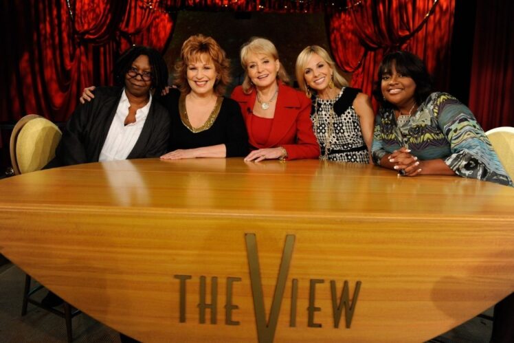 Whoopi Goldberg, Joy Behar, Barbara Walters, Elisabeth Hasselbeck and Sherri Shepherd pose together after the first show of the 14th season of The View.